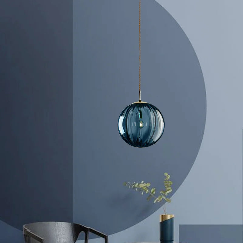 Suspension boule de verre teinté Ø 20 cm — Naralune